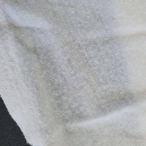 Solitaire small off-white cotton sleeveless top wit floral embroidery - Picture 6 of 10